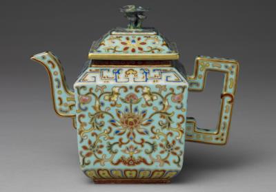 图片[2]-Square teapot with decoration of Indian lotuses in fencai enamels on a blue ground, Qing dynasty, Qianlong reign (1736-1795)-China Archive